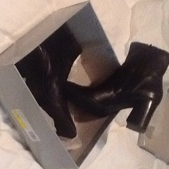 Boots - Picture 3 of 4